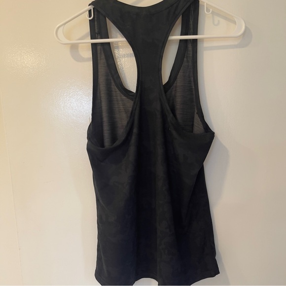 Vuori Set High Waist Dark Grey Camo Leggins - Picture 13 of 14